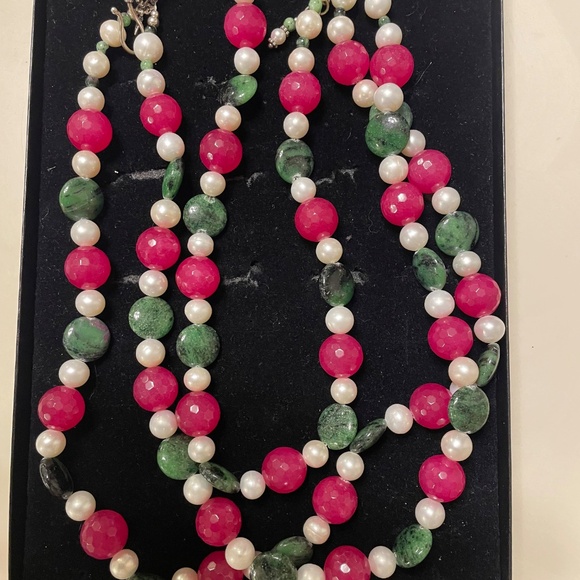 RED RUBIES ,GREEN JADE AND WHITE PEARLS CHANKY BEADED STATEMENT NECKLACE, NWOT - Picture 2 of 4